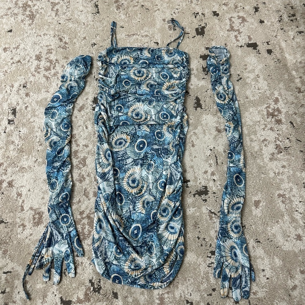 Kim Shui Blue & Cream Spiral-Print Mini Dress with Matching Arm Wraps